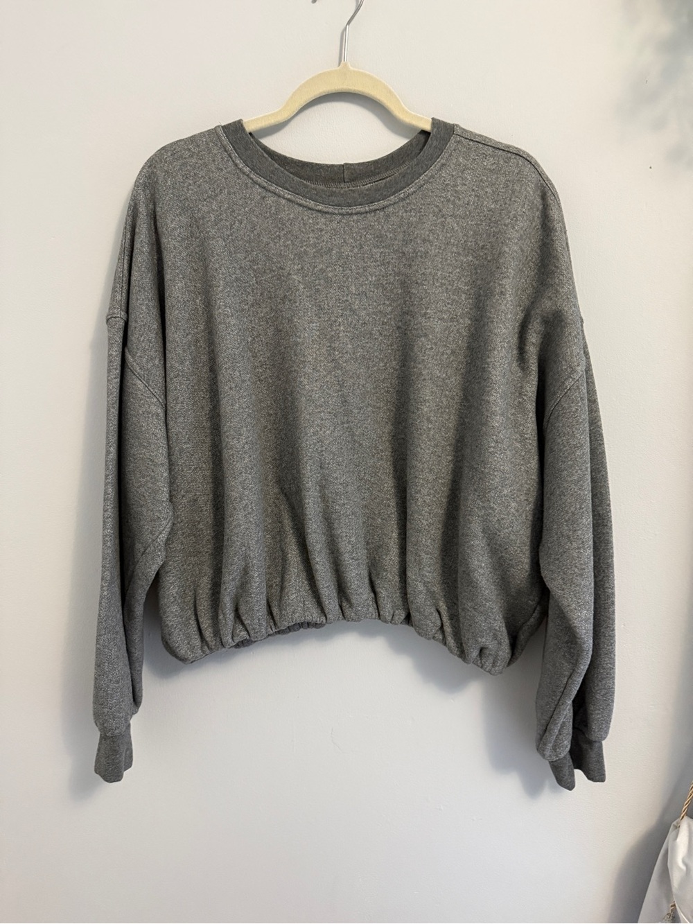 Velvet by Graham & Spencer Heather Gray Cropped Crewneck Sweater NWOT